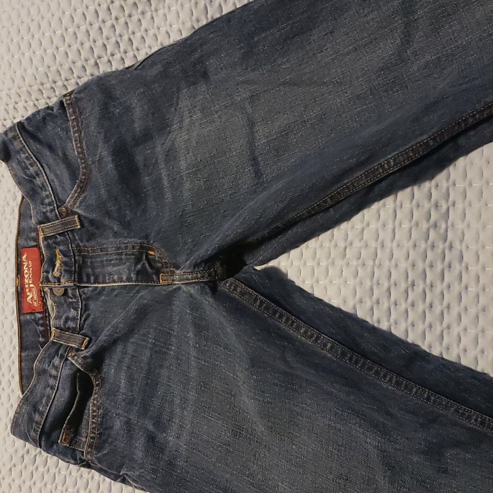 Young mans size 28x32 Arizona jeans